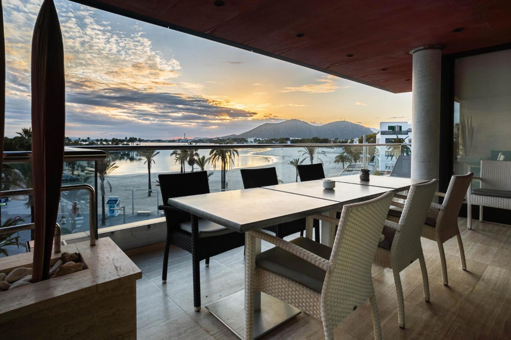 Luxury Sea View Apartment In Puerto De Alcudia Exterior photo